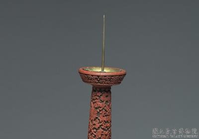 图片[2]-Carved red lacquer candlestick with decor of lotus scrolls and the Eight Treasures, Qing dynasty, Qianlong reign (1736-1795)-China Archive